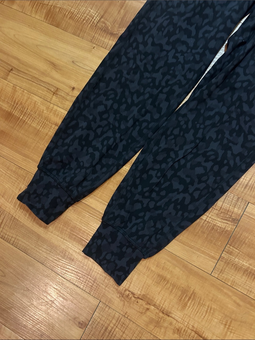 lululemon athletica Black Gray Leopard-Print Track ALIGN JOGGER Joggers Pants 4 - Picture 3 of 6